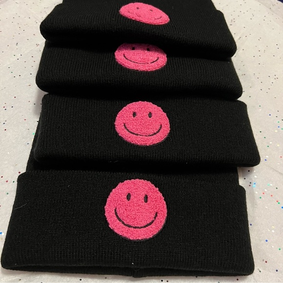 Cedarwood Threads Womens Warm Cozy Black Pink Smiley Face Winter Beanie Hat - Picture 2 of 14